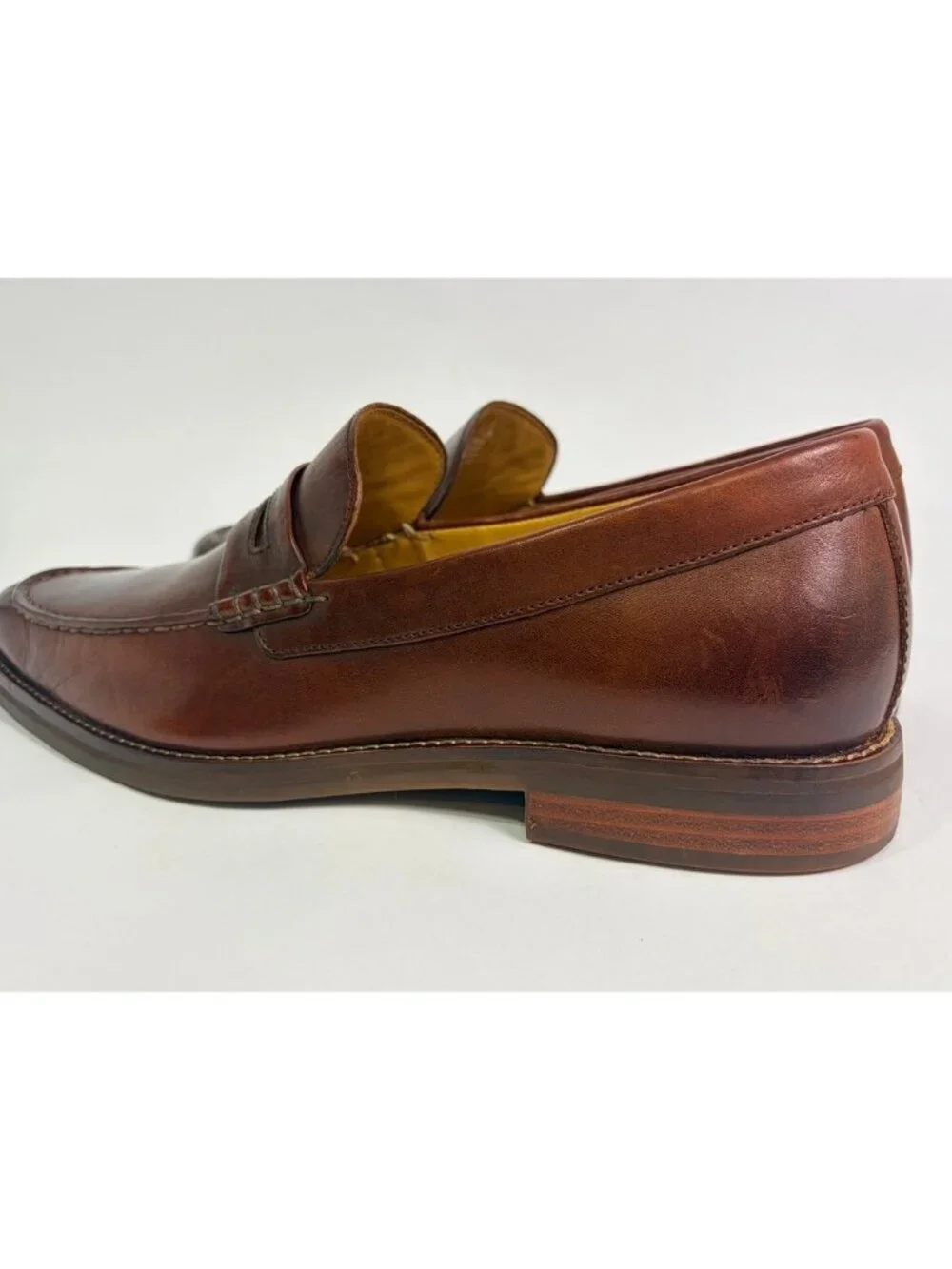 Sperry men’s shoes pair